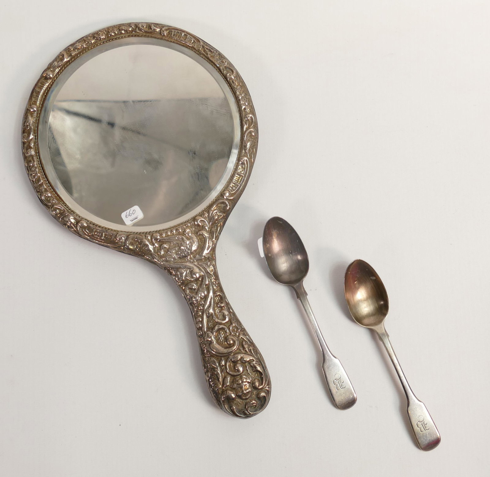 Silver hallmarked hand mirror, badly damaged, together with 2 Victorian silver tea spoons (47.6g): Silver hallmarked hand mirror, badly damaged, together with 2 Victorian silver tea spoons (47.6g)