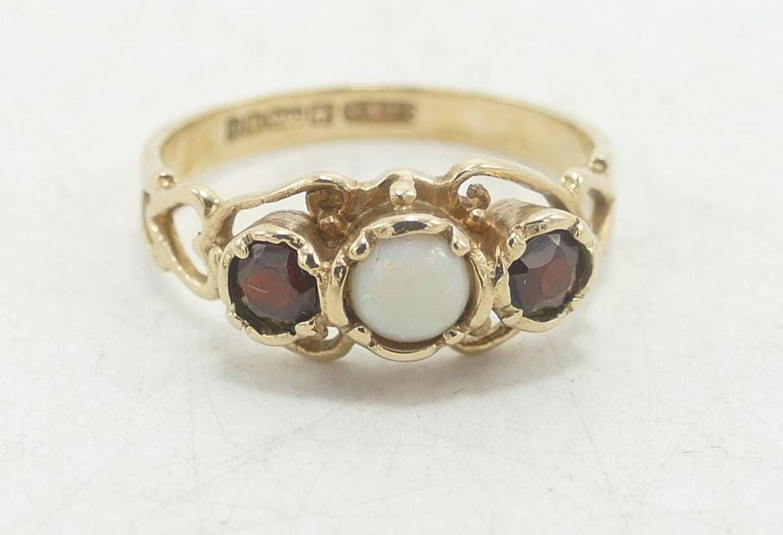 9ct gold ladies opal & garnet ring set in heart shaped shank, size K, 2.3g.: 9ct gold ladies opal & garnet ring set in heart shaped shank, size K, 2.3g.