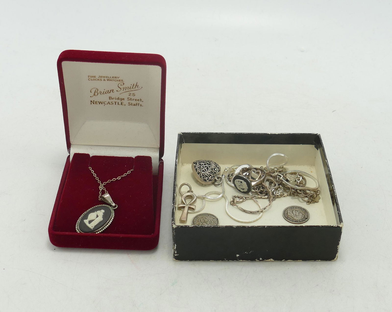 A collection of Silver ladies jewellery, including Wedgwood pendant and chain, copins, bracelets,: A collection of Silver ladies jewellery, including Wedgwood pendant and chain, copins, bracelets, 35g.