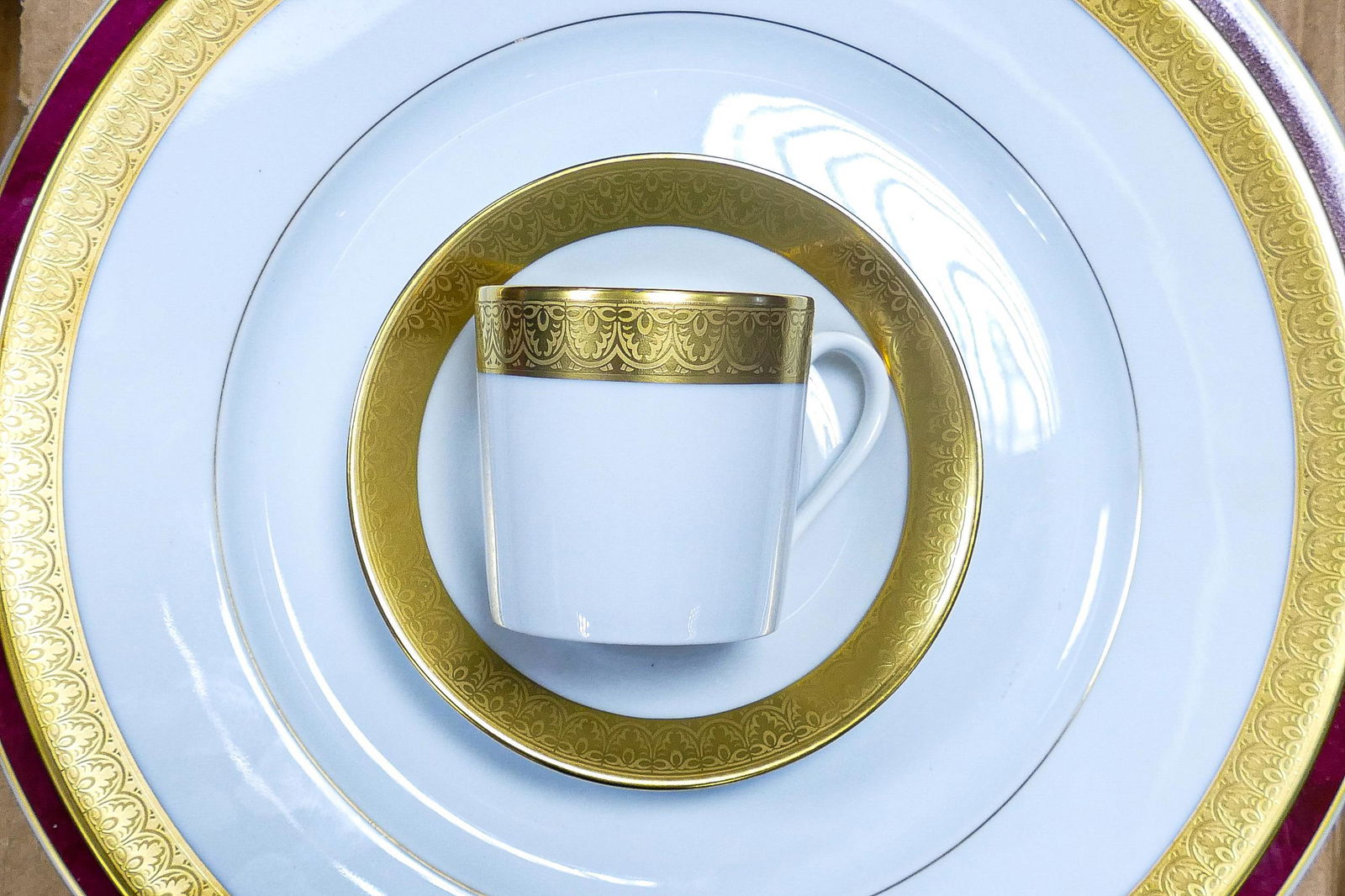 A large collection of Haviland Limoges Valencay & Bordeaux patterned dinner and coffee ware to (1 of 2)