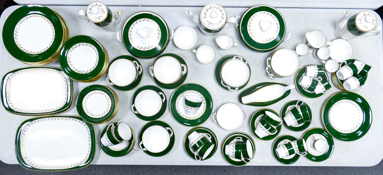Large Spode Green Velvet service -  coffee set, tea set, dinnerware, tureens, dinner plates, 144 (1 of 1)
