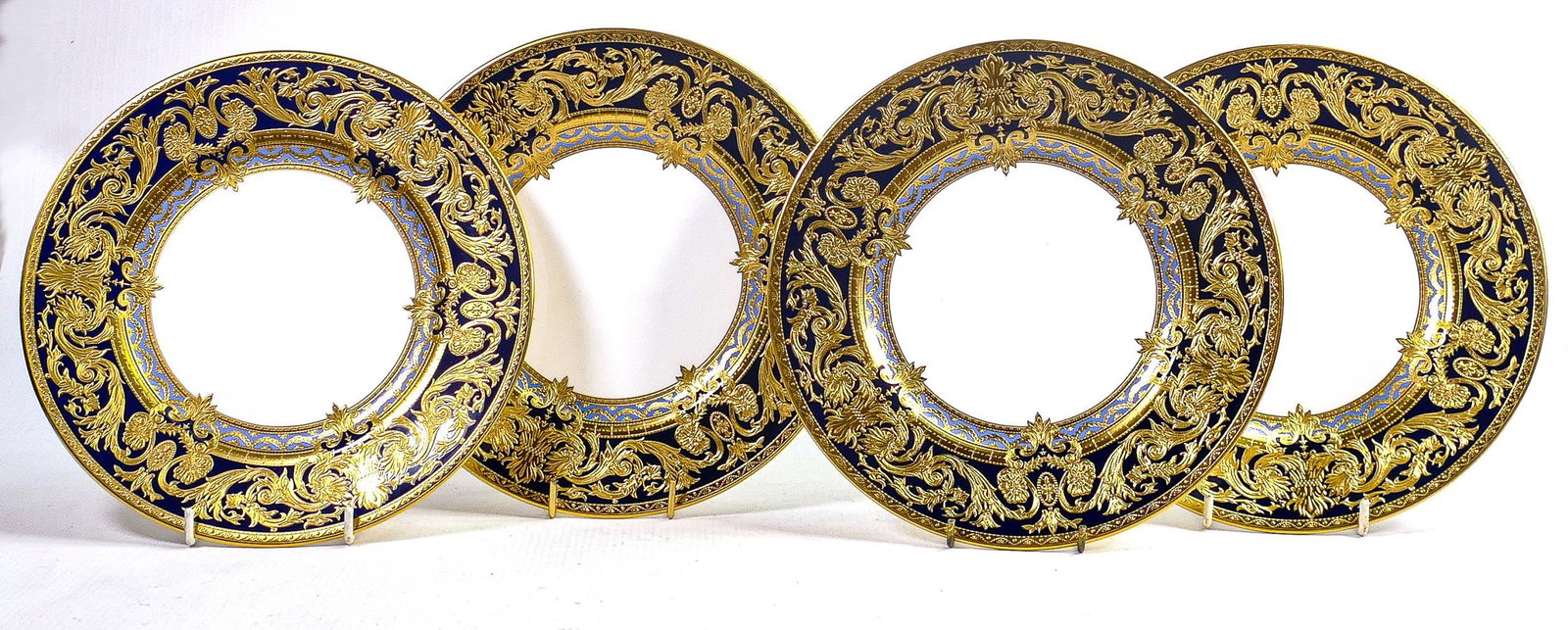 De Lamerie Fine Bone China heavily gilded Empress patterned set of four salad plates, specially made: De Lamerie Fine Bone China heavily gilded Empress patterned set of four salad plates, specially made high end quality items, made in England, diameter 23cm. (4)