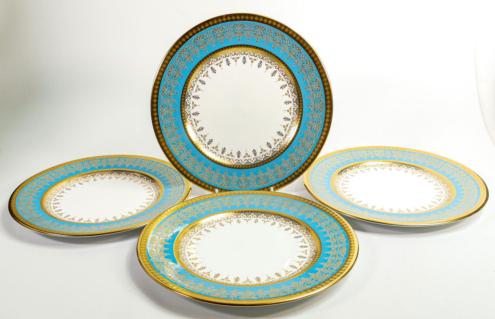 De Lamerie Fine Bone China, heavily gilded Turquoise dinner plates, specially made high end quality: De Lamerie Fine Bone China, heavily gilded Turquoise dinner plates, specially made high end quality items, made in England, diameter 27cm (4)
