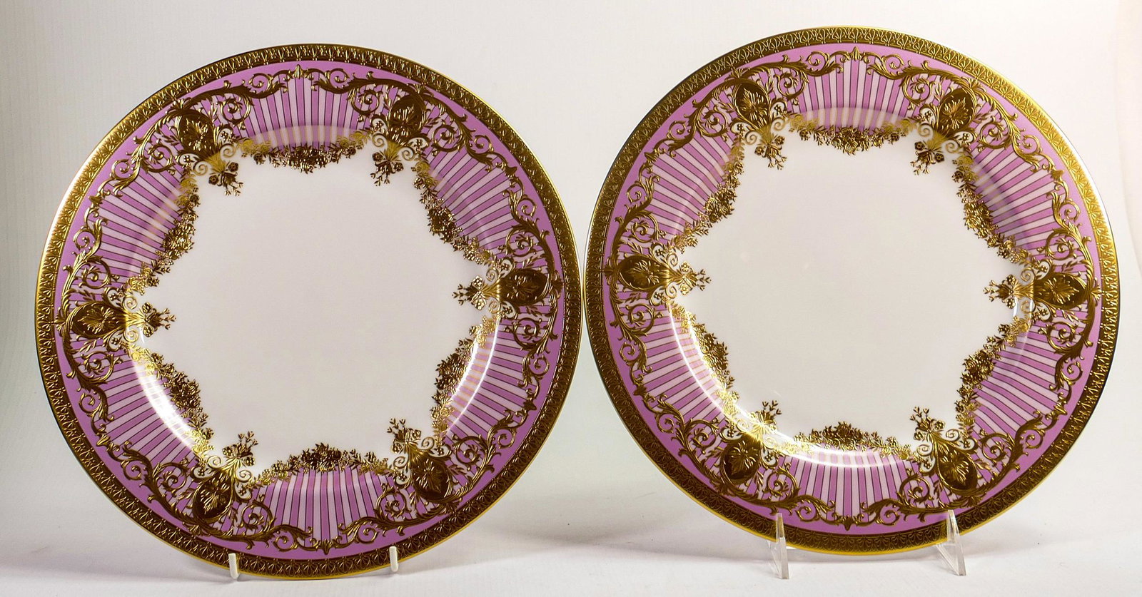De Lamerie Fine Bone China blush pink Carnival patterned serving plates, specially made high end: De Lamerie Fine Bone China blush pink Carnival patterned serving plates, specially made high end quality items, diameter 32cm (2)
