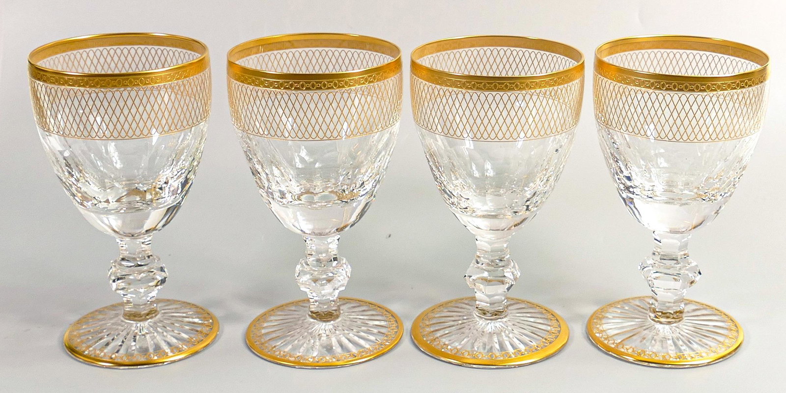 De Lamerie Fine Bone China heavily gilded glass crystal The Twist patterned wine glasses, specially: De Lamerie Fine Bone China heavily gilded glass crystal The Twist patterned wine glasses, specially made high end quality items, Made in England, height 15.5cm (4)