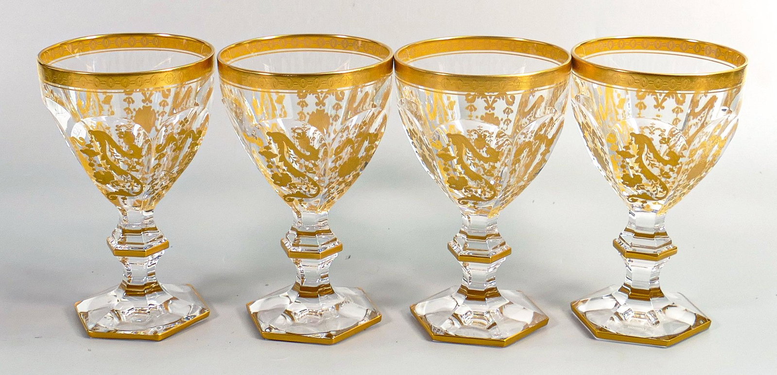 De Lamerie Fine Bone China Renaissance Versailles patterned goblets, specially made high end quality: De Lamerie Fine Bone China Renaissance Versailles patterned goblets, specially made high end quality items, made in England, height of tallest 15.5cm (4)