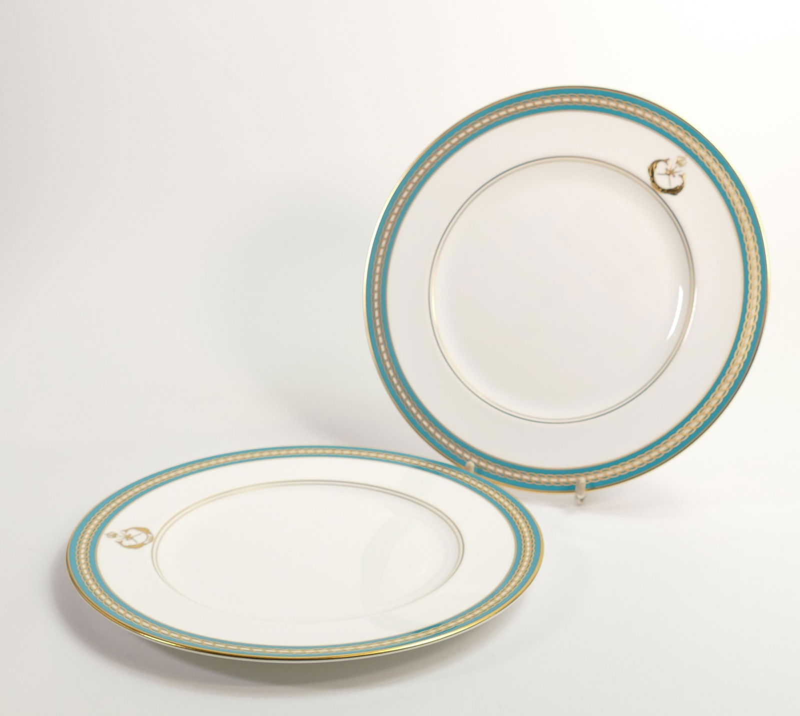 De Lamerie Fine Bone China, heavily gilded special commision dinner plates , specially made high end: De Lamerie Fine Bone China, heavily gilded special commision dinner plates , specially made high end quality item, Made in England, diameter 27cm(2)