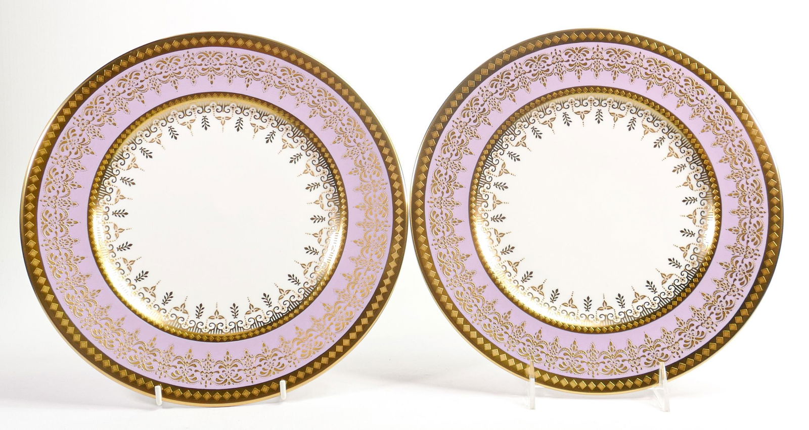 De Lamerie Fine Bone China, heavily gilded dinner plates , specially made high end quality item,: De Lamerie Fine Bone China, heavily gilded dinner plates , specially made high end quality item, Made in England, diameter 27cm(2)