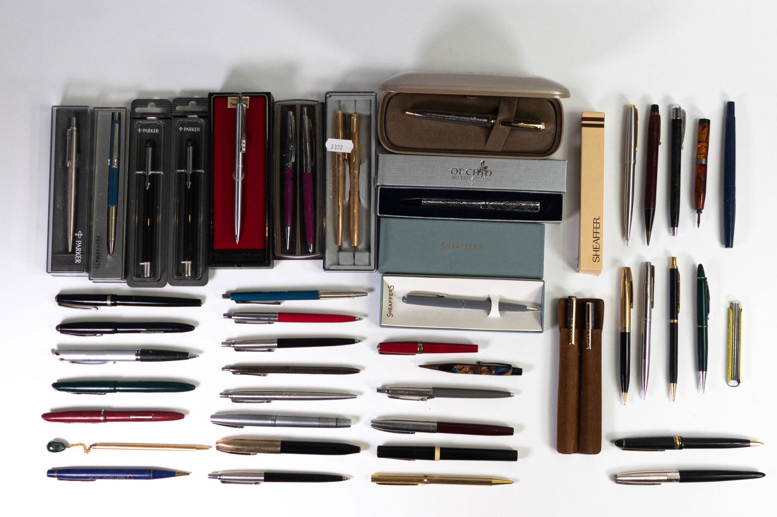 A good collection of vintage pens including Sheaffer, Parker, Papermate etc. (1 of 1)