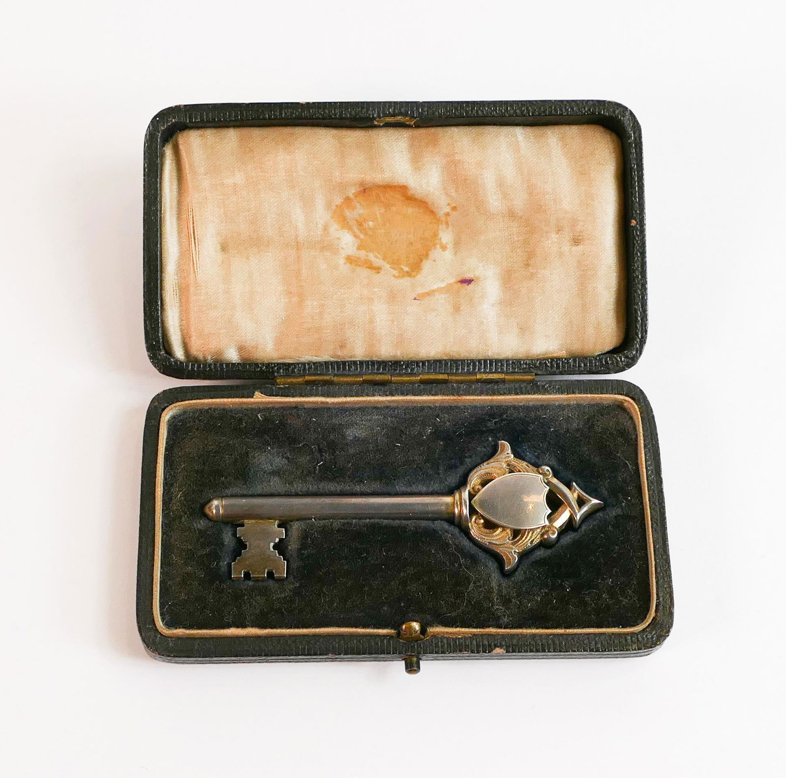 Silver presentation key hallmarked for Birmingham 1911 in original box, 19.6g. (1 of 3)