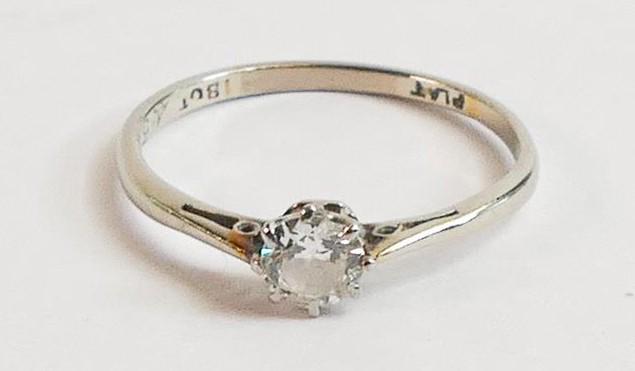 18ct white gold & platinum solitaire diamond ring, size N, 1.4g. (1 of 3)