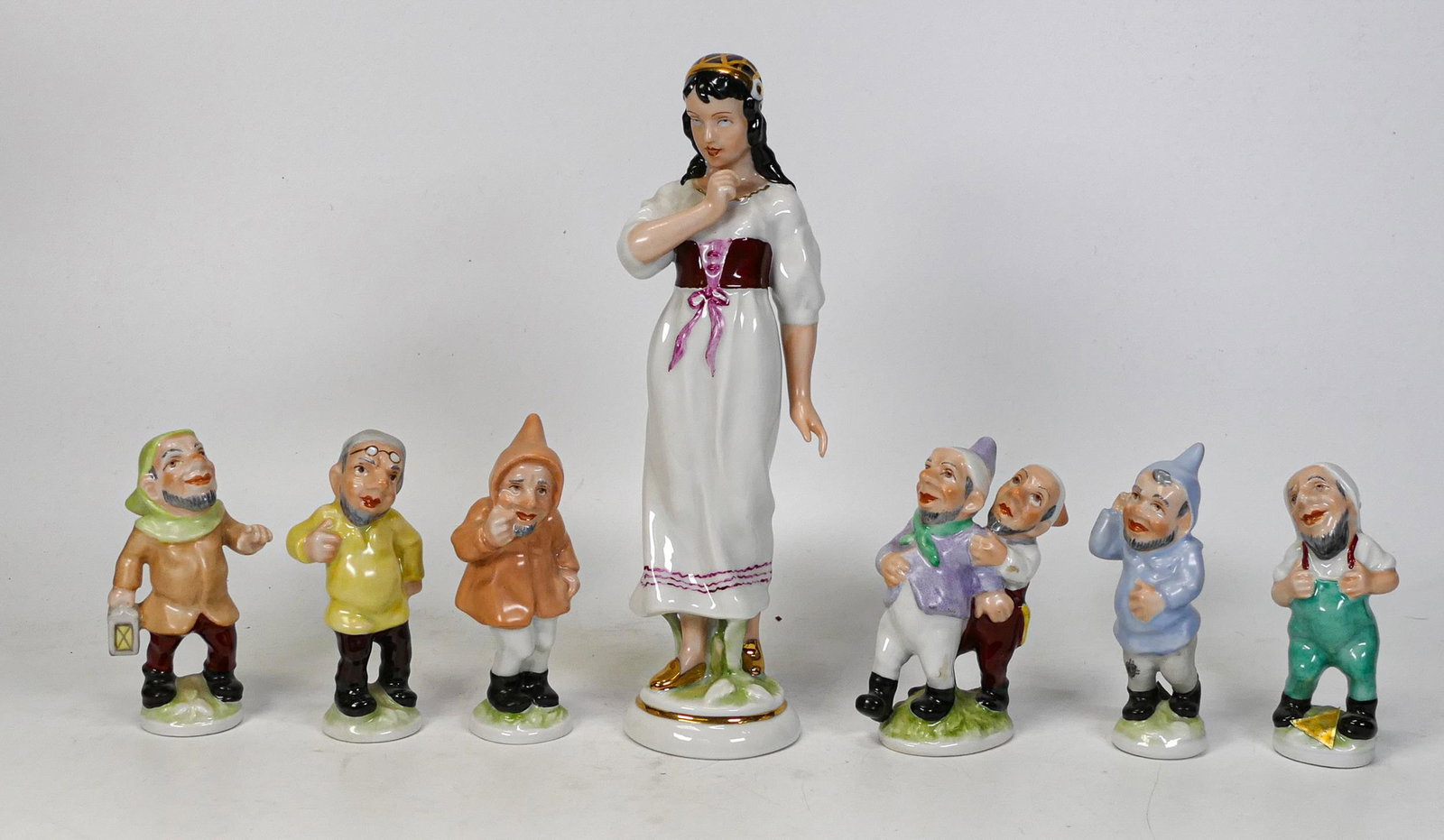 Royal Dux Disney Snow White and Seven Dwarfs figurines, tallest 21cm (7): Royal Dux Disney Snow White and Seven Dwarfs figurines, tallest 21cm (7)