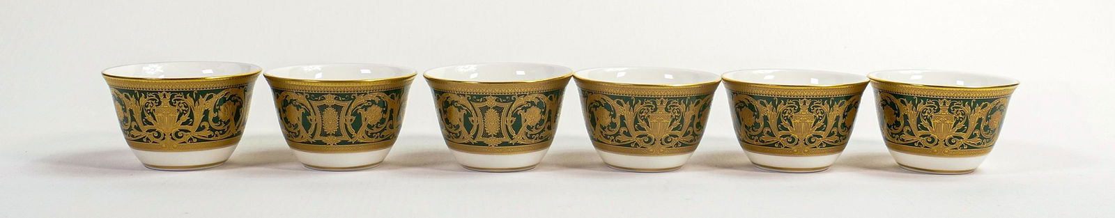 De Lamerie Fine Bone China heavily gilded Robert Adam pattern tea bowls, specially made high end: De Lamerie Fine Bone China heavily gilded Robert Adam pattern tea bowls, specially made high end quality items, made in England, height 4.6cm (6)