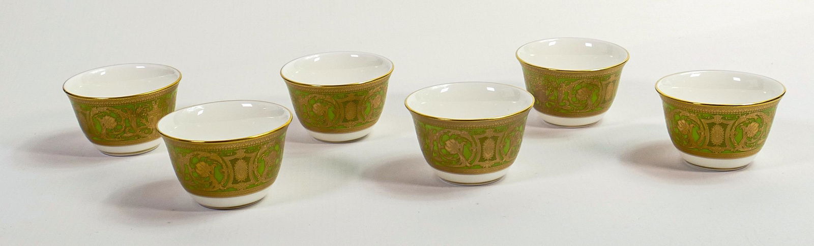 De Lamerie Fine Bone China heavily gilded Robert Adam pattern tea bowls, specially made high end: De Lamerie Fine Bone China heavily gilded Robert Adam pattern tea bowls, specially made high end quality items, made in England, height 4.6cm (6)