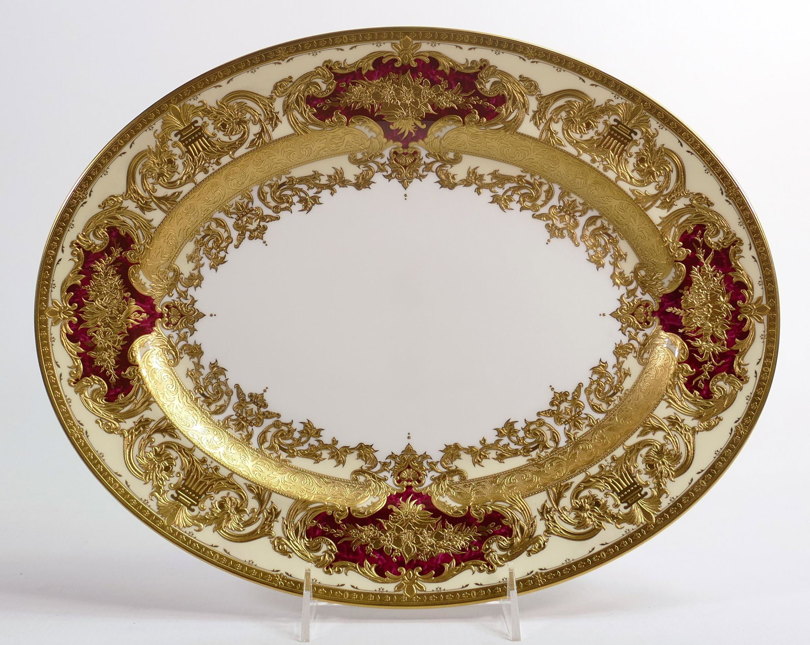 De Lamerie Fine Bone China marbled Burgundy Majestic pattern oval platter, specially made high end: De Lamerie Fine Bone China marbled Burgundy Majestic pattern oval platter, specially made high end quality item, diameter 33.5cm