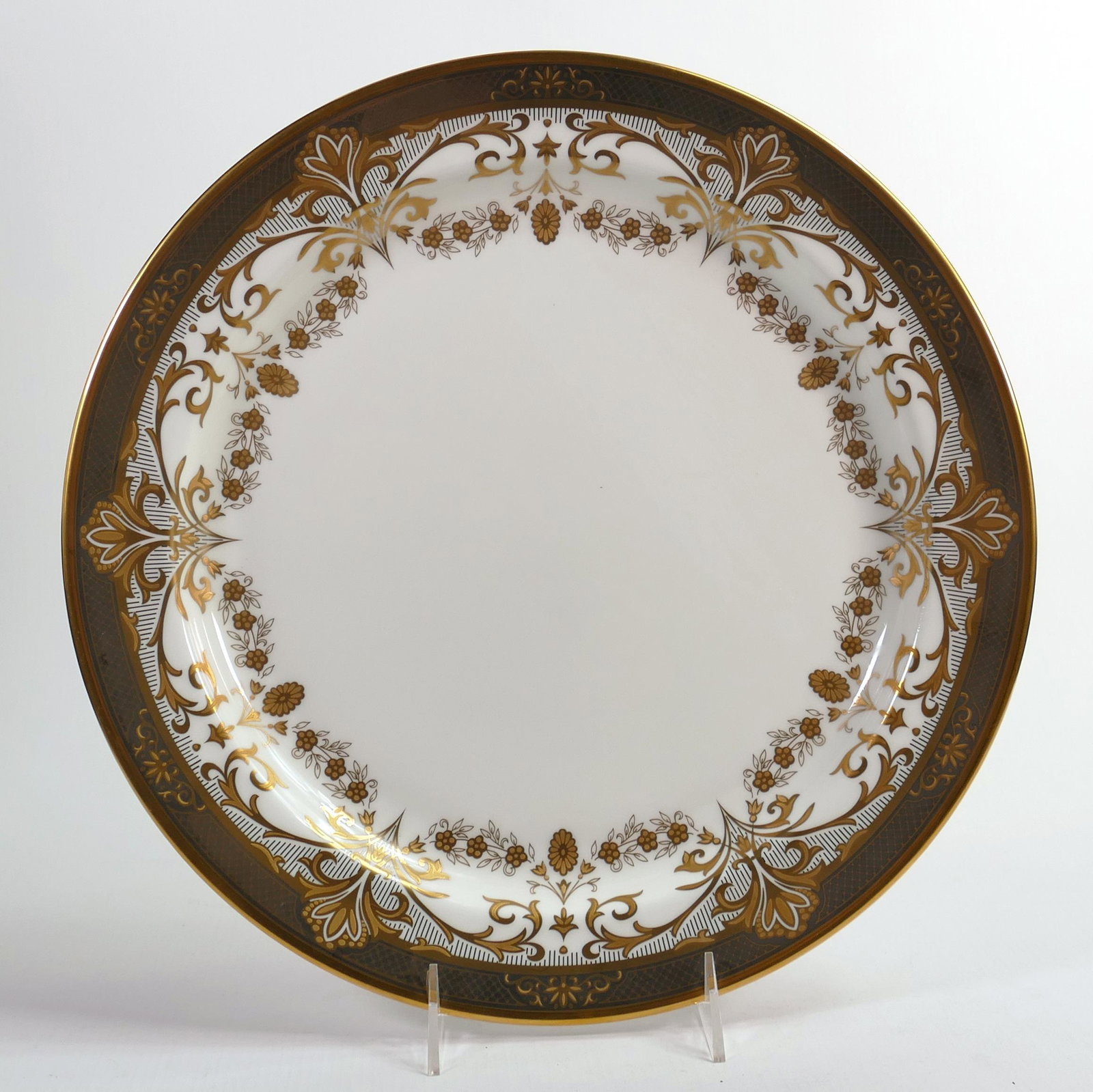 De Lamerie Fine Bone China Chatsworth Garland pattern large circular serving dish, specially made: De Lamerie Fine Bone China Chatsworth Garland pattern large circular serving dish, specially made high end quality item, diameter 33.5cm