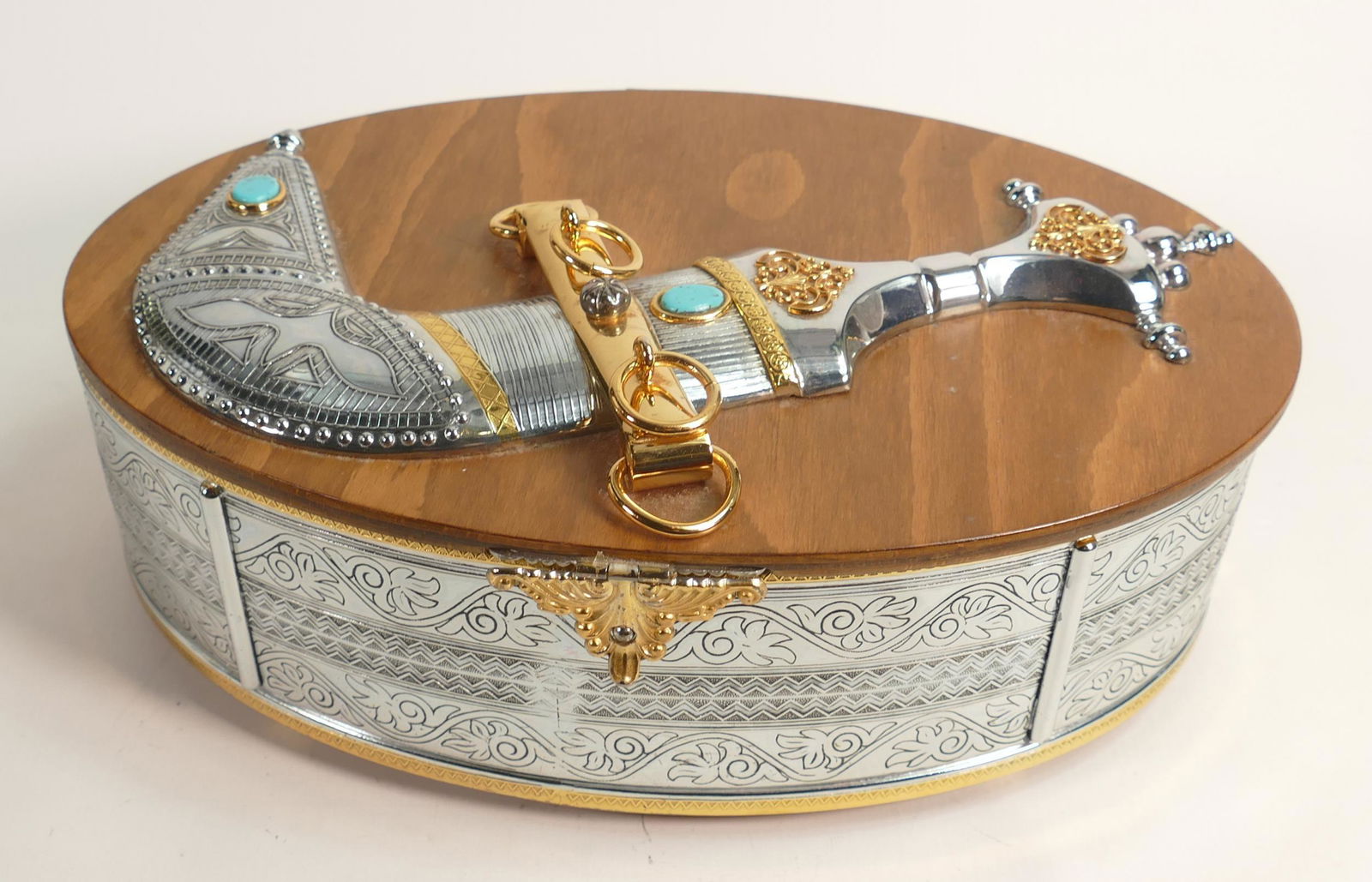 De Lamerie Fine large silverware plated oval box with wooden lid & Khanjar dagger decoration, in (1 of 4)