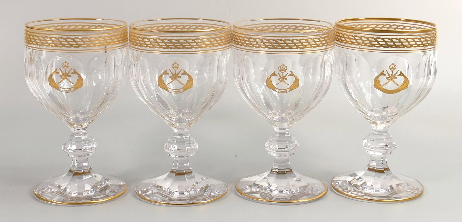 De Lamerie Fine Bone China Rope design patterned heavily gilded Wine glasses for Charles Kendall,: De Lamerie Fine Bone China Rope design patterned heavily gilded Wine glasses for Charles Kendall, Oman Motif, specially made high end quality items, made in England, fault to gilding on one item - hei