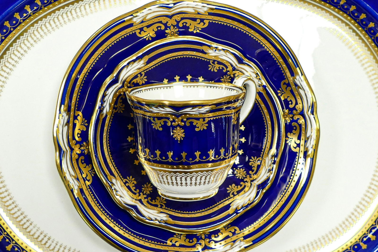 Spode 'lancaster Cobalt' Porcelain Dinner Service Spode 'lancaster Cobalt' Porcelain Dinner Service
