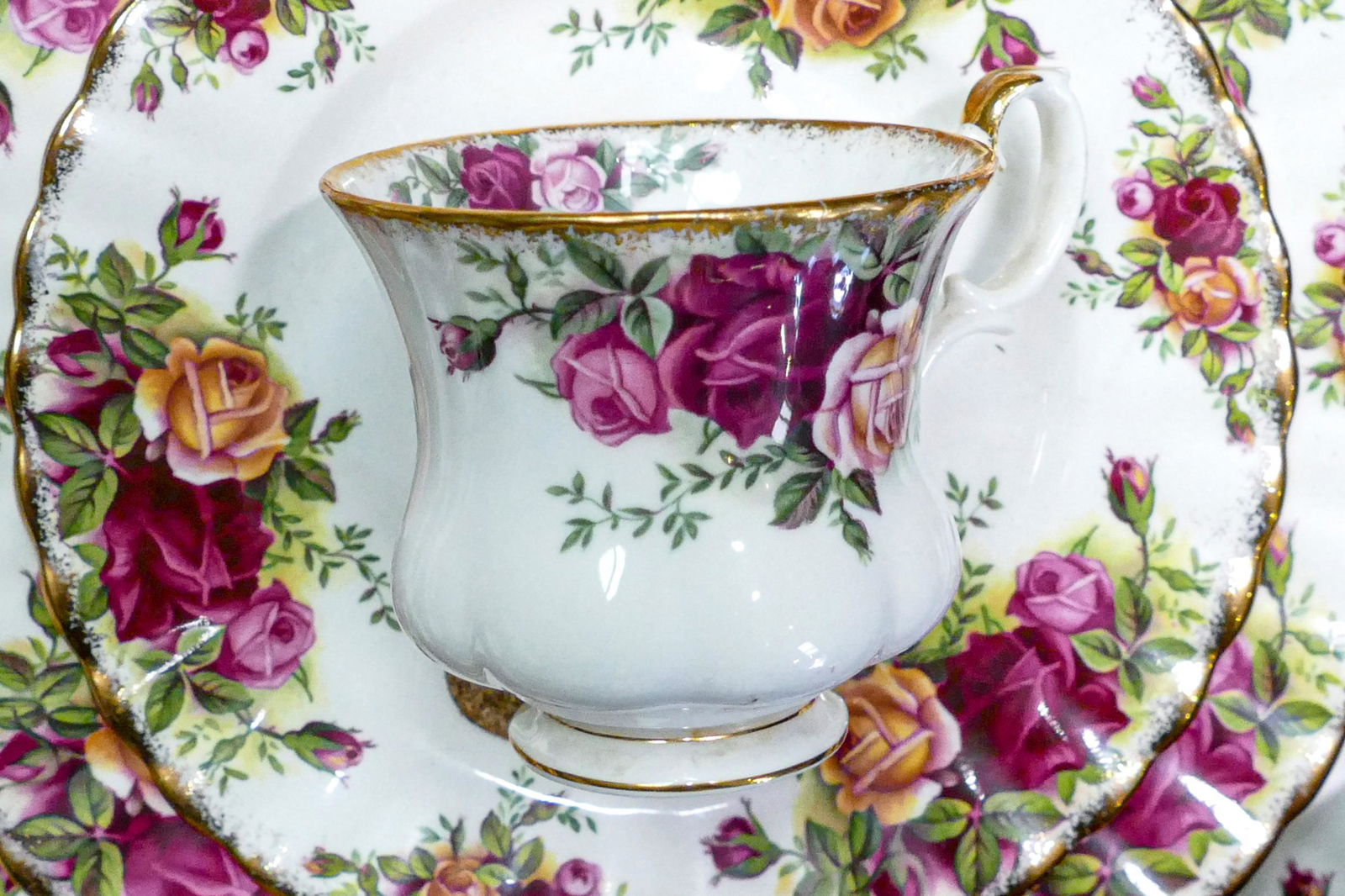 Collection of Royal Albert 'Old County Roses' pattern tea and coffee ware items to include - tea (1 of 3)