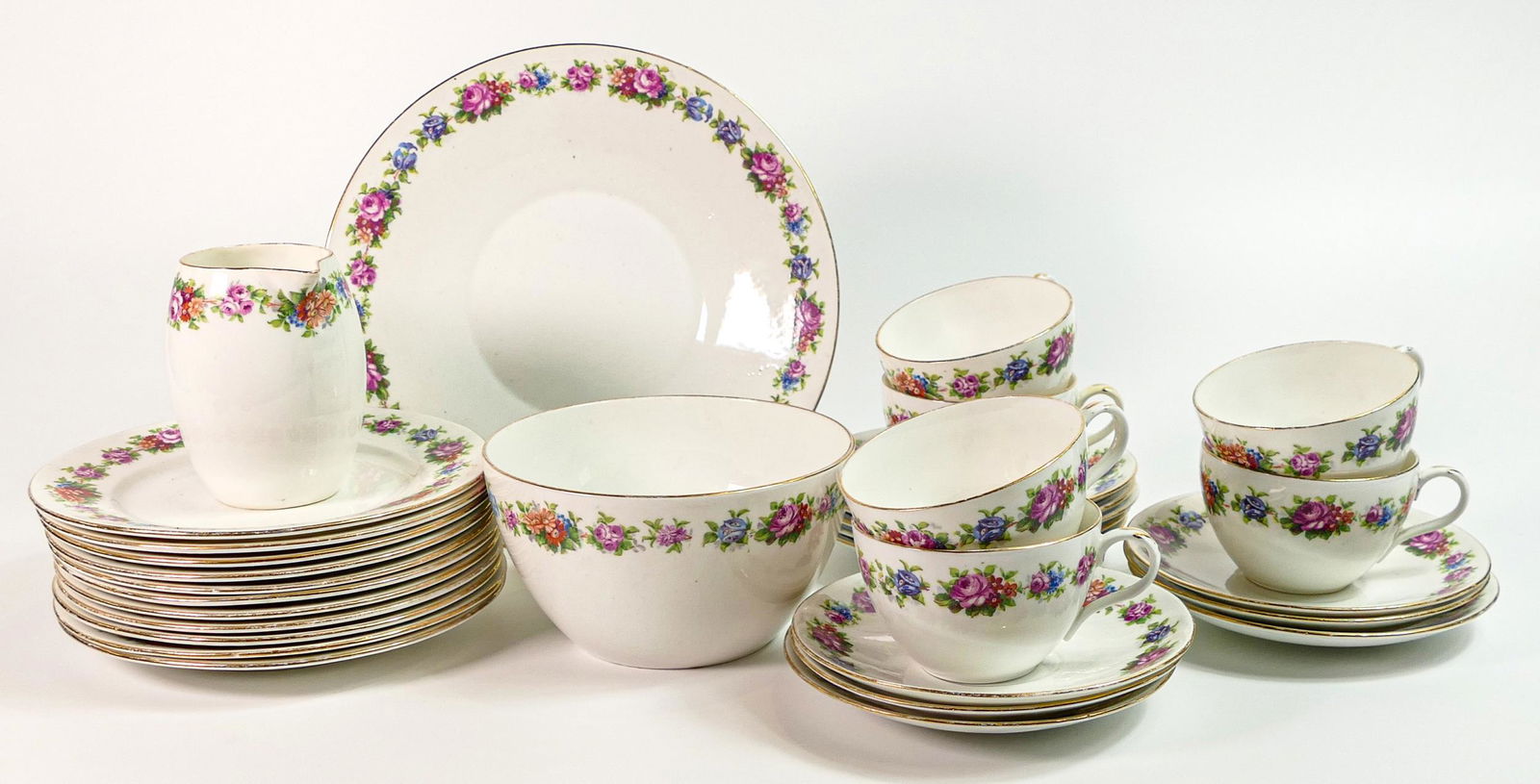 Shelley Bute shape tea set, pattern 8922 to include 6 cups, 11 saucers, 11 side plates, milk jug and (1 of 2)