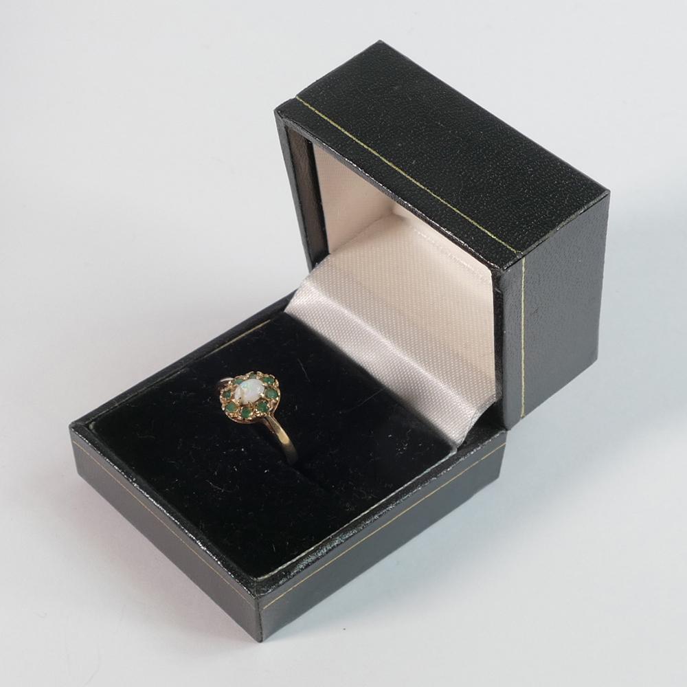 9ct gold ring set with centre opal and green stones,size M, 1.7g. (1 of 5)