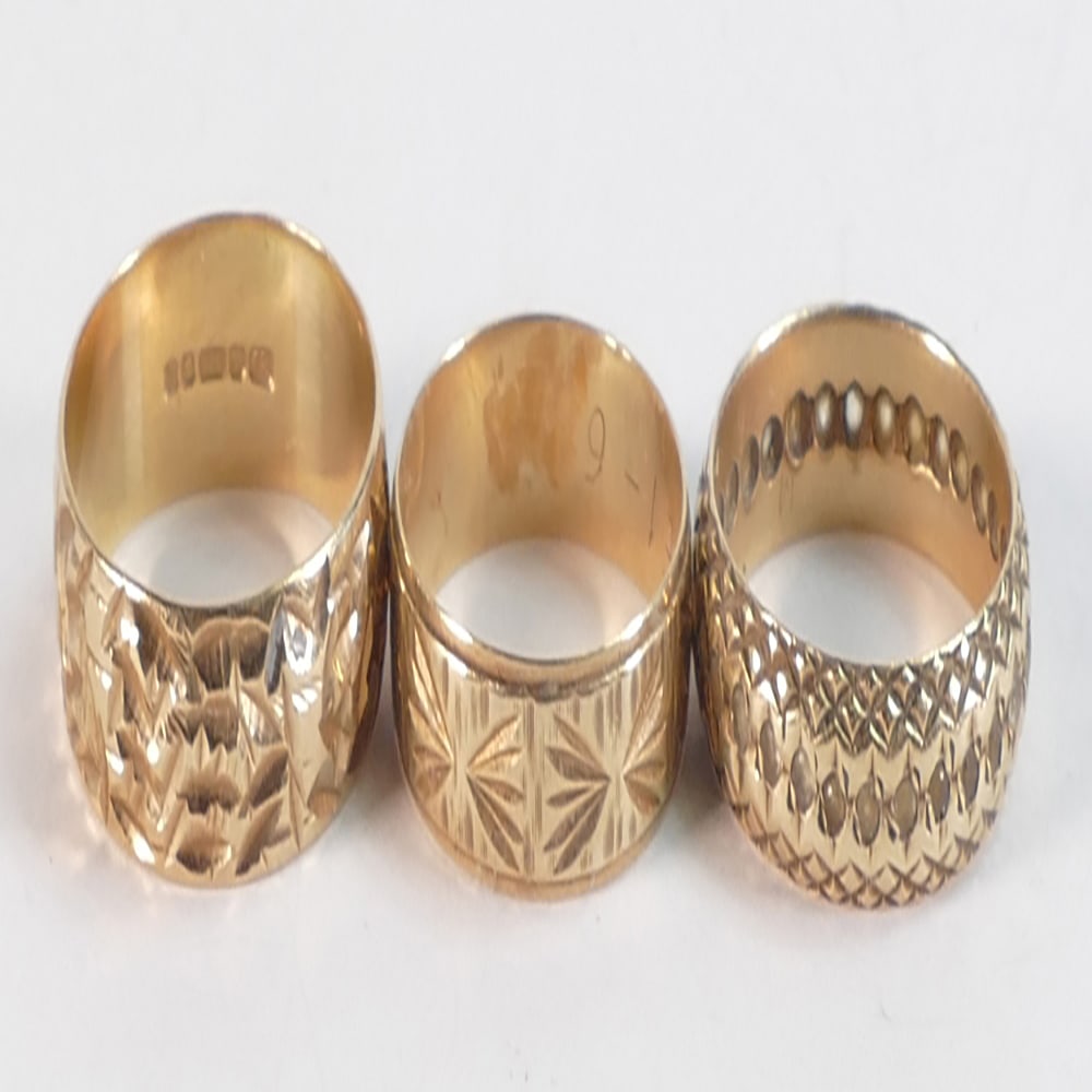 3 x 9ct gold fancy wedding rings / bands, gross weight 7.87g.  Sizes N,P & S.  Two fully hallmarked, (1 of 1)