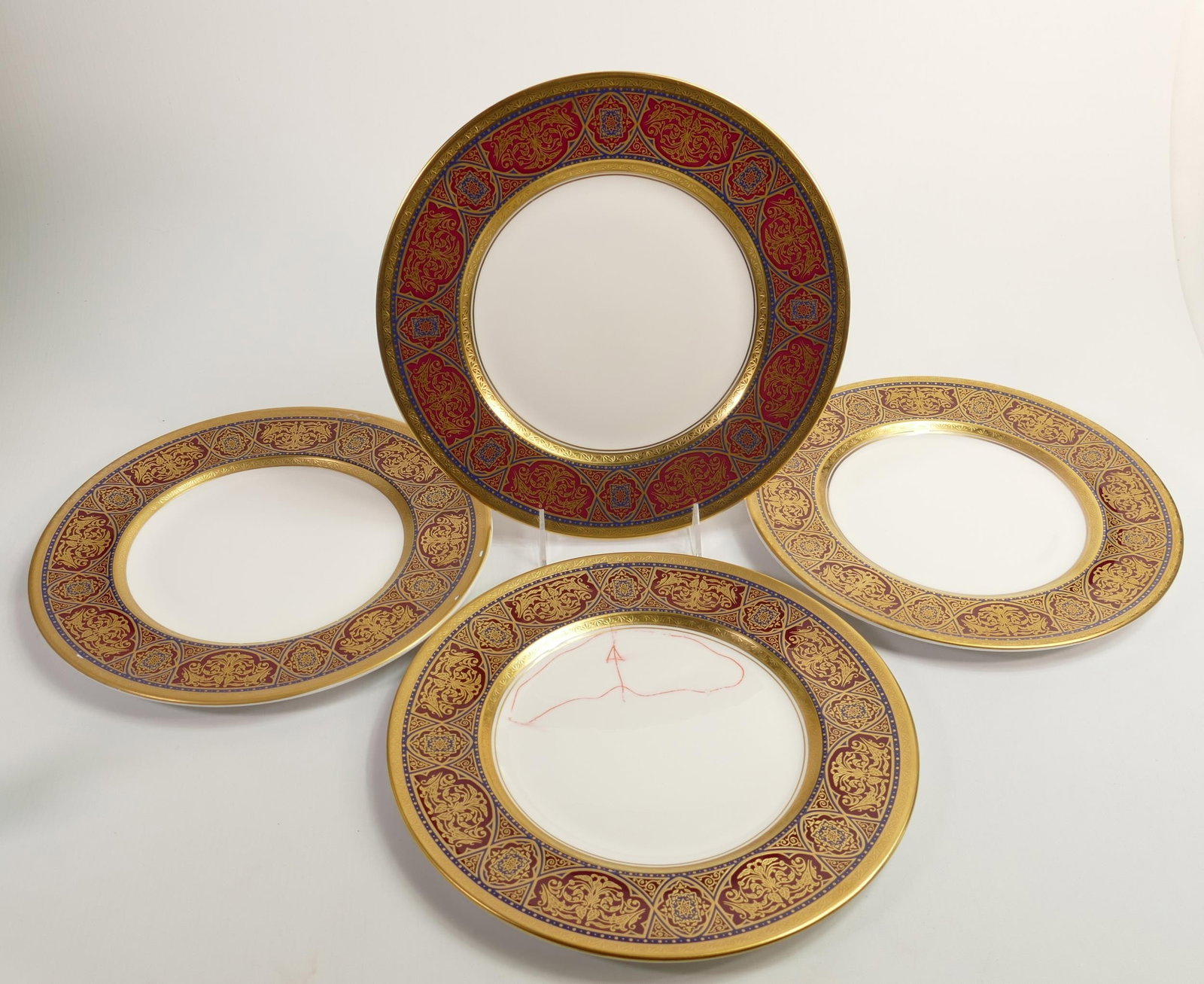 De Lamerie Fine Bone China deep red & dark blue Samarkand pattern dinner plates, specially made high: De Lamerie Fine Bone China deep red & dark blue Samarkand pattern dinner plates, specially made high end quality items diameter 27cm (4)