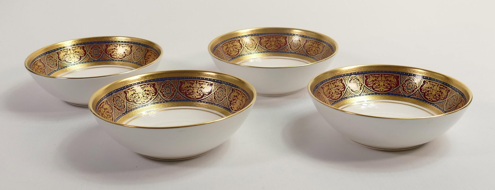 De Lamerie Fine Bone China deep red & dark blue Samarkand pattern bowls, specially made high end: De Lamerie Fine Bone China deep red & dark blue Samarkand pattern bowls, specially made high end quality items, diameter 13cm (4)