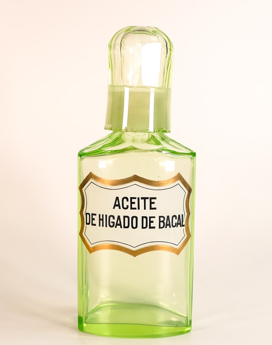 A large Spanish Uranium glass chemist bottle with lid and original gilt label. Label reads 'ACEITE (1 of 7)