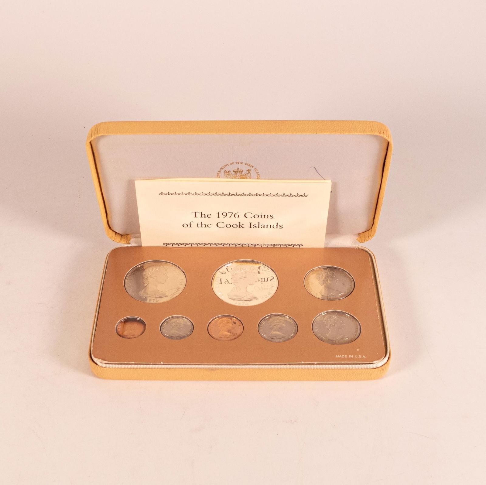 The Franklin Mint 1976 Cook Islands eight-coin proof set, in leather presentation box with (1 of 2)