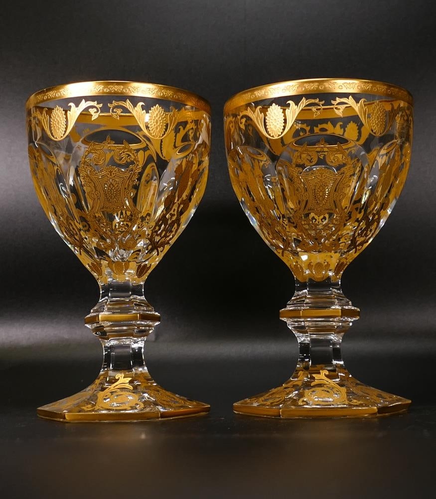 Two De Lamerie Fine Bone China heavily gilded Red Wine Glasses , specially made high end quality: Two De Lamerie Fine Bone China heavily gilded Red Wine Glasses , specially made high end quality item, Made in England, height 14.5cm (2)