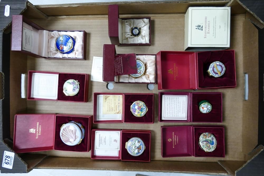 A collection of Boxed Staffordshire Enamels Pill Boxes with themes of Christmas, Birds, Floral etc: A collection of Boxed Staffordshire Enamels Pill Boxes with themes of Christmas, Birds, Floral etc (10)
