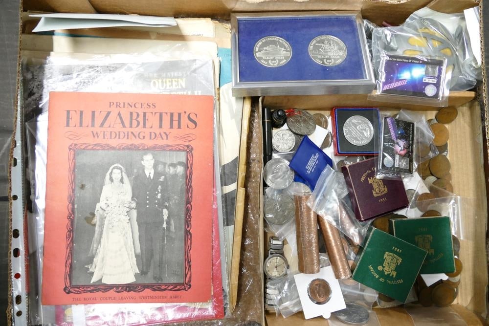 Large tray of UK coins from Queen Victoria onwards including some pre 1947 silver coins & collectors (1 of 1)
