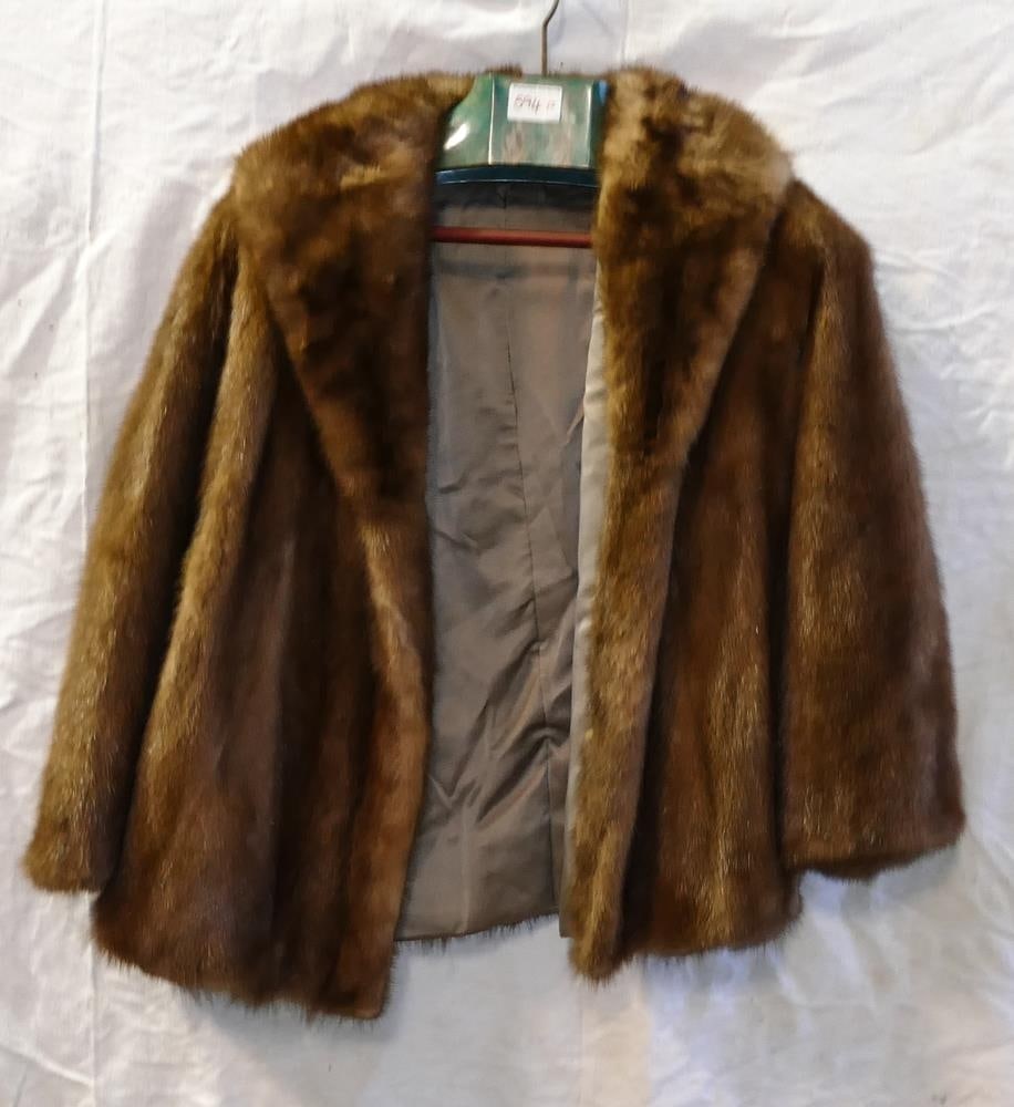 Vintage Fur ladies short jacket. Approx size 12 (1 of 1)