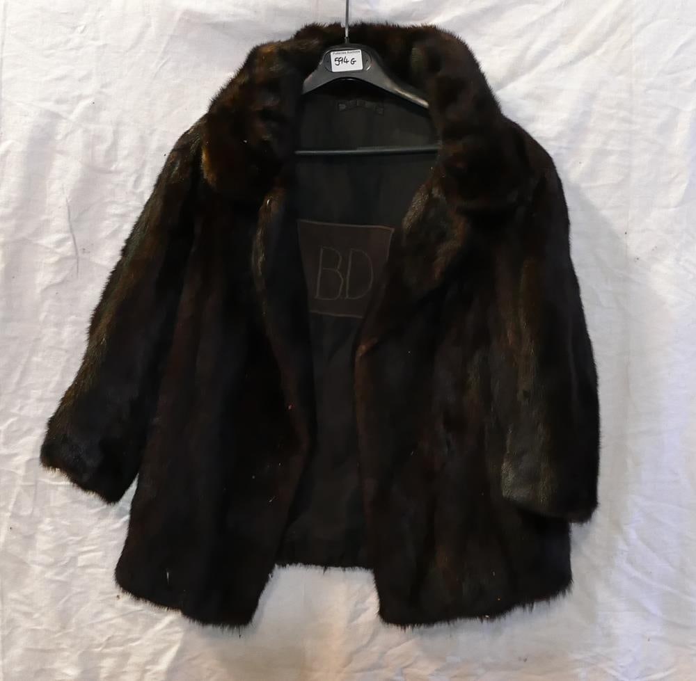 Vintage Fur ladies short jacket. Approx size 12 (1 of 1)