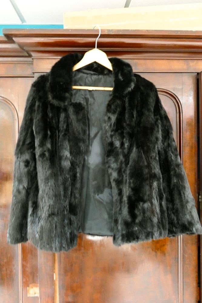 Vintage Ladies Black Fur Coat, approx size 12 (1 of 1)