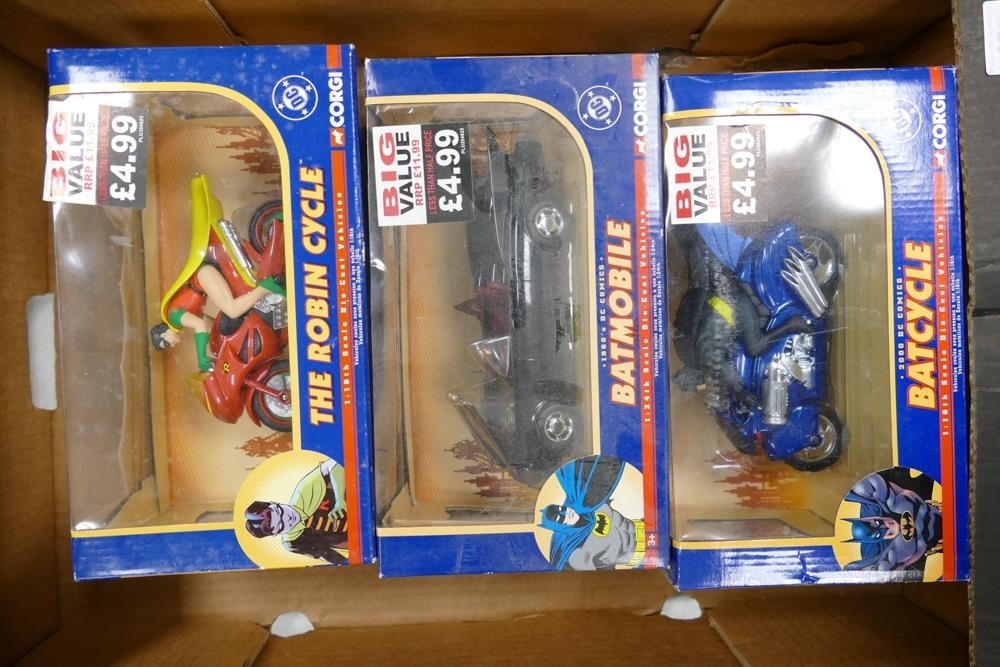 Three Boxed Corgi 1:16th Scale Batman Die Cast Vehicles including Robin Cycle, Bat Cycle &: Three Boxed Corgi 1:16th Scale Batman Die Cast Vehicles including Robin Cycle, Bat Cycle & Batmobile(3)