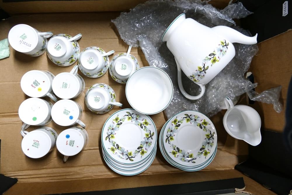 Shelley Coffee Set, Pattern No 2459, Consisting of Coffee Pot, 6 Mocha Cans, 4 Windsor shape Coffee (1 of 1)