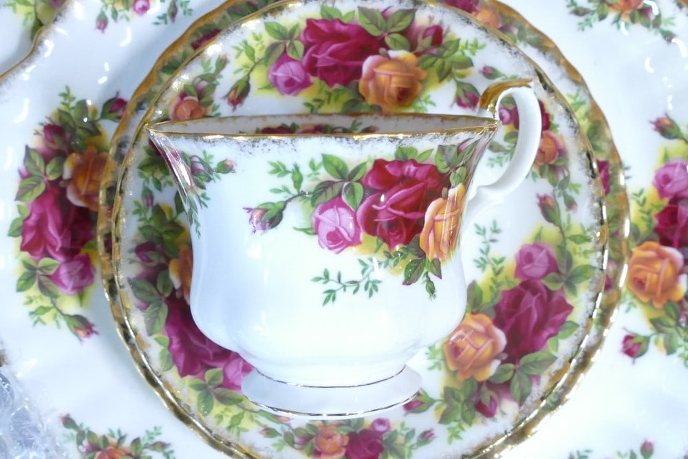 Royal Albert Old Country Roses dinner & tea set comprising - tea pot, sugar bowl & milk jug,  6 x (1 of 3)