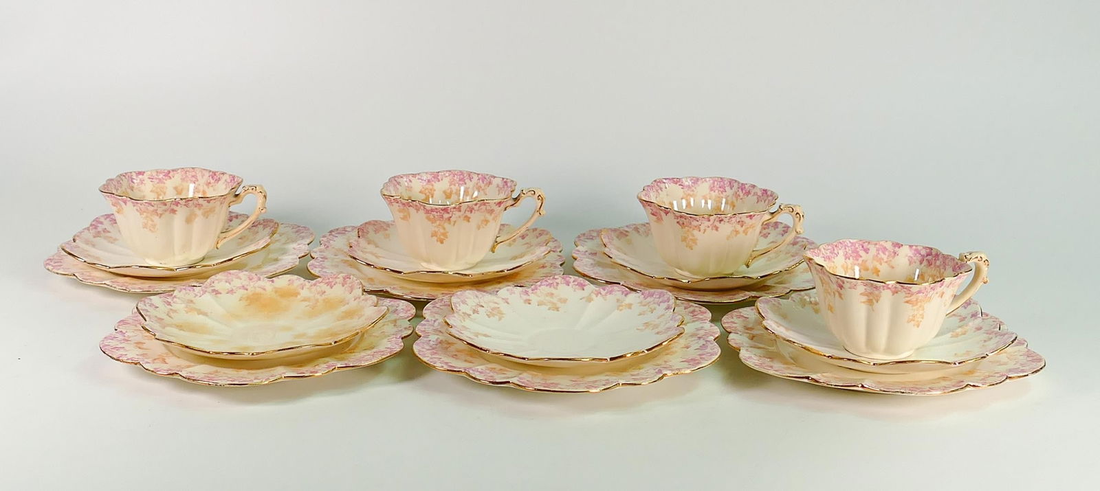 Wileman & Co part tea set, Empire shape, 5042 to include 4 cups, 6 saucers, 6 side plates (16 (1 of 2)