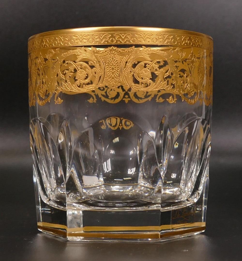 Four De Lamerie Fine Bone China heavily gilded Robert Adam pattern Whisky tumbler glasses, in: Four De Lamerie Fine Bone China heavily gilded Robert Adam pattern Whisky tumbler glasses, in presentation box & bag, specially made high end quality items, Made in England, height 8.5cm (4)