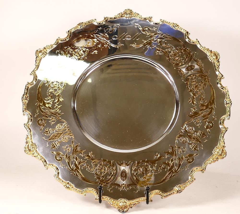 De Lamerie Fine silver plated gilt layplate/tray Robert Adam pattern, specially made high end: De Lamerie Fine silver plated gilt layplate/tray Robert Adam pattern, specially made high end quality item, new and Made in England, d.36.5cm, in presentation bag
