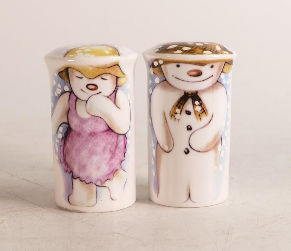 Pair of Royal Doulton snowman salt & pepper pots, h.8cm. (2) (1 of 3)