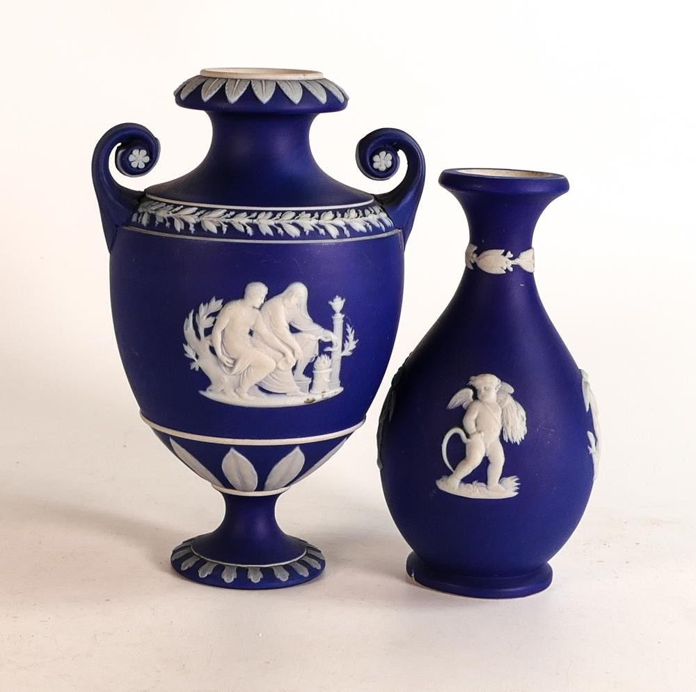 19th century Wedgwood dip blue small urn & vase, tallest 15.5cm (2) (1 of 3)