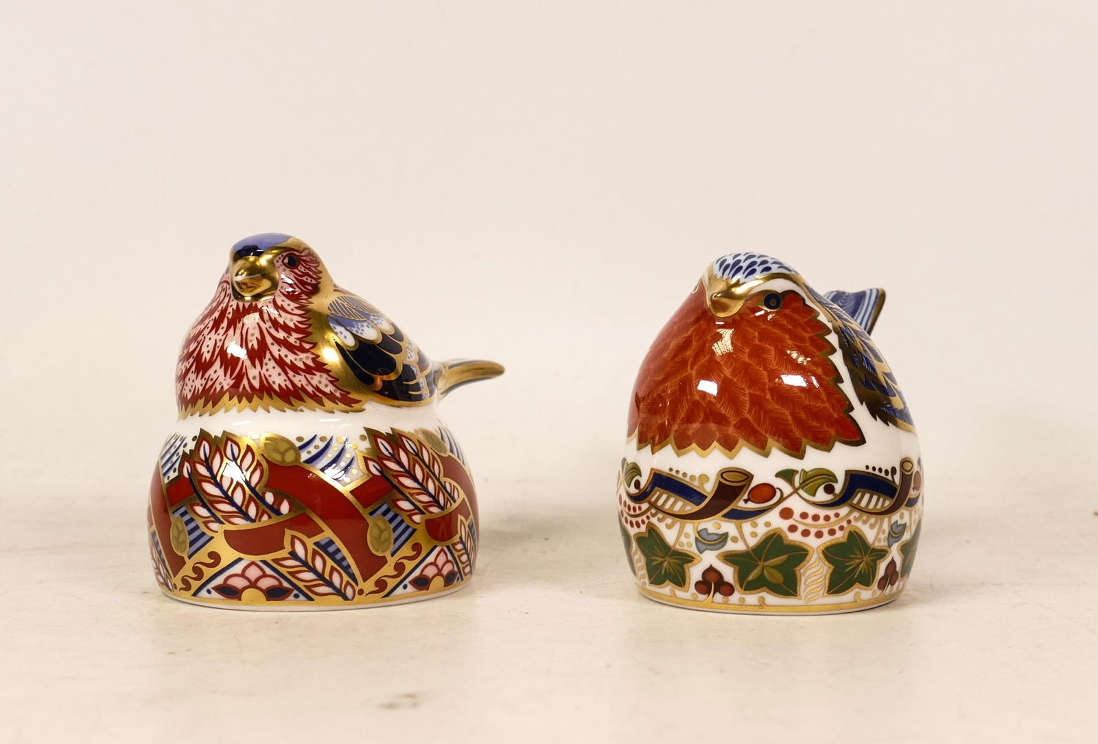 Royal Crown Derby paperweight,, Chaffinch Nesting and Robin nesting, gold stoppers, boxed (2) (1 of 1)