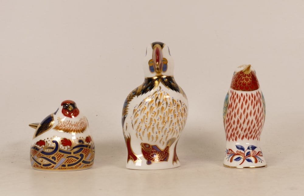 Royal Crown Derby Paperweights Puffin, Hummingbird and a Nesting Goldfinch, gold stopper (3): Royal Crown Derby Paperweights Puffin, Hummingbird and a Nesting Goldfinch, gold stopper (3)