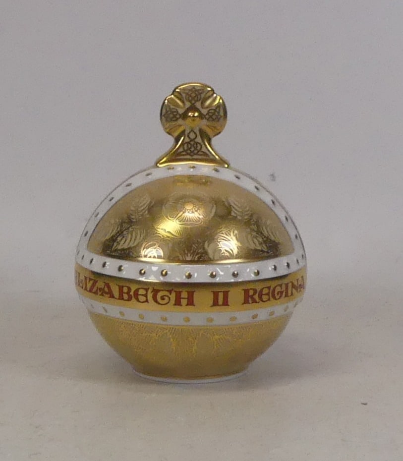 Royal Crown Derby, 50th Anniversary of the Coronation 1953-2003. LE 77 of 950. Gold Stopper.: Royal Crown Derby, 50th Anniversary of the Coronation 1953-2003. LE 77 of 950. Gold Stopper.