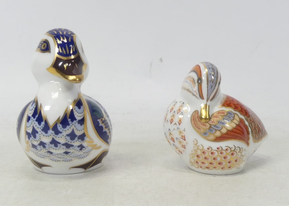 Royal Crown Derby, Teal Duckling and a small duck. Gold stopper. (2): Royal Crown Derby, Teal Duckling and a small duck. Gold stopper. (2)