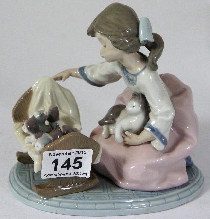Lladro Figure A cradle of Kittens 8160 Boxed: Lladro Figure A cradle of Kittens 8160 Boxed
